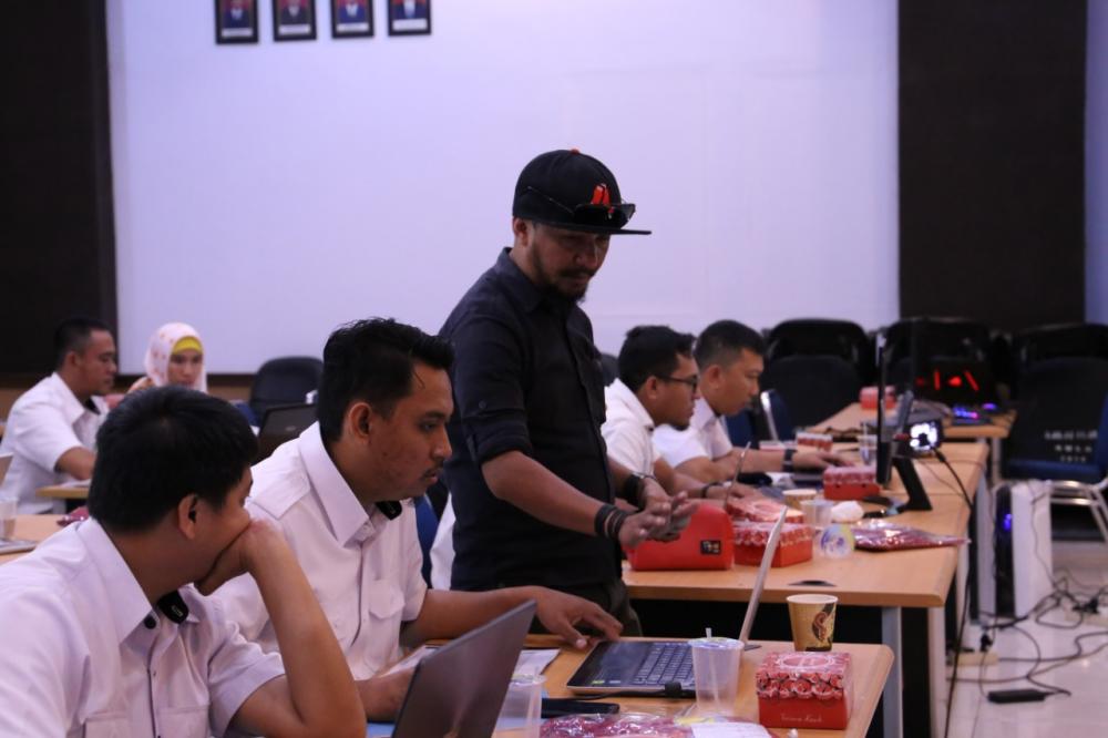 Pembinaan dan Pendampingan Editing Video Petugas SISDA